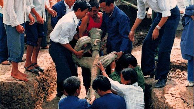 IM电竞 电子竞技平台1998年湖北出土一块神秘石刻距今7000年鉴定结果却轰动学术界(图1)