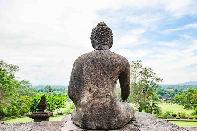 IM电竞 IM电竞平台世界最大的石刻古寺没有文字记录是谁建造却看不到塔顶第七层(图1)