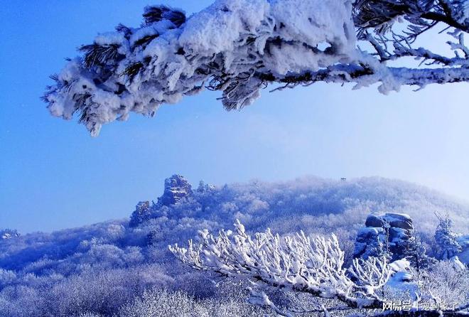 东北道教圣地古代称其为“IM电竞 电子竞技平台金源乳峰”——松峰山(图1)