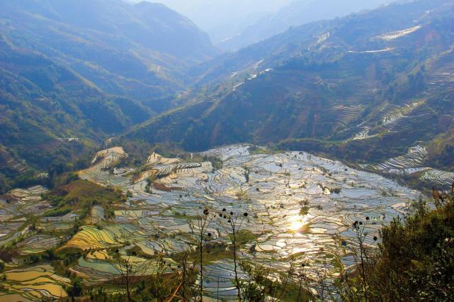 IM电竞 IM电竞平台雕塑山岭 大地之镜——世界遗产·红河哈尼梯田 美丽云南第三季(图3)