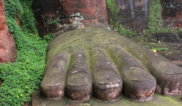 IM电竞 电子竞技平台世界上最高的石刻佛像耗时约90年建成为何能千年不朽？(图4)