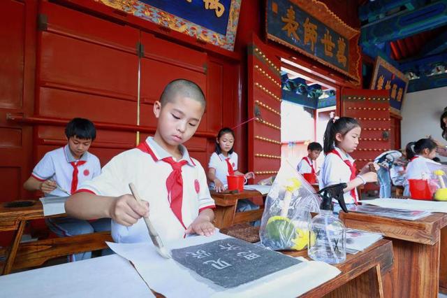 IM电竞 IM电竞平台府学胡同小学校藏明清碑刻展开幕(图1)