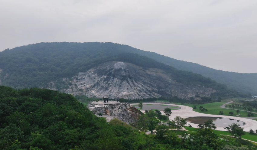 襄阳摩IM电竞 电子竞技平台崖石刻伏羲头像修缮保护工程即将启动(图1)