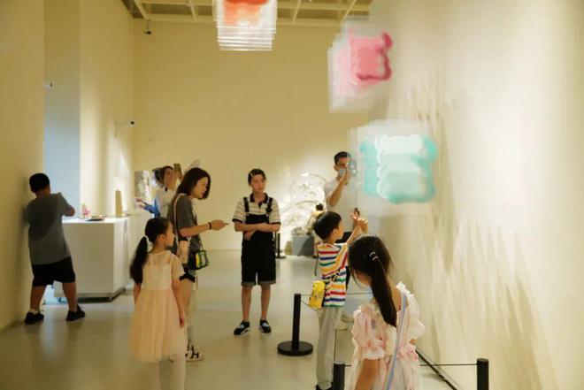 IM电竞 电子竞技平台上海雕塑与新媒体艺术作品展来了免费观展无需预约(图2)