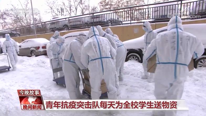 IM电竞 IM电竞app寒冬中的感动：风雪中“移动的雕塑”(图2)