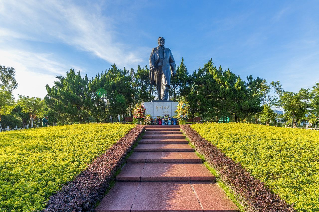 IM电竞 IM电竞平台曾兄靓声·行走的雕塑特辑①｜春天的行走——莲花山塑像(图2)